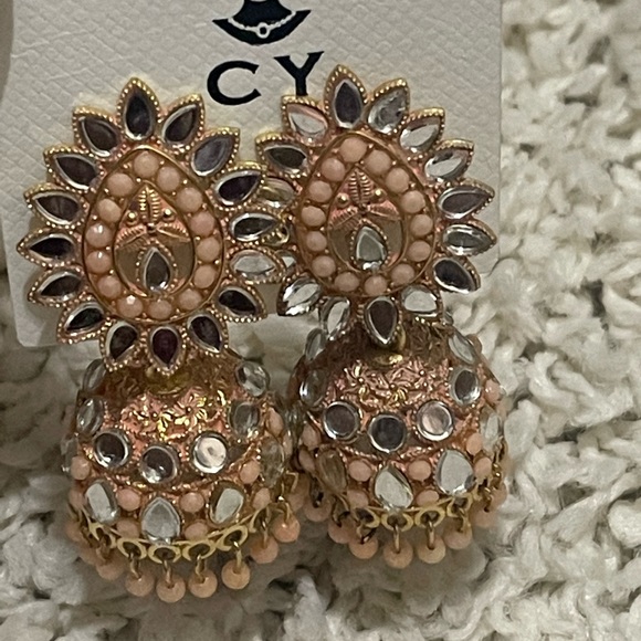 Earrings - Picture 1 of 3